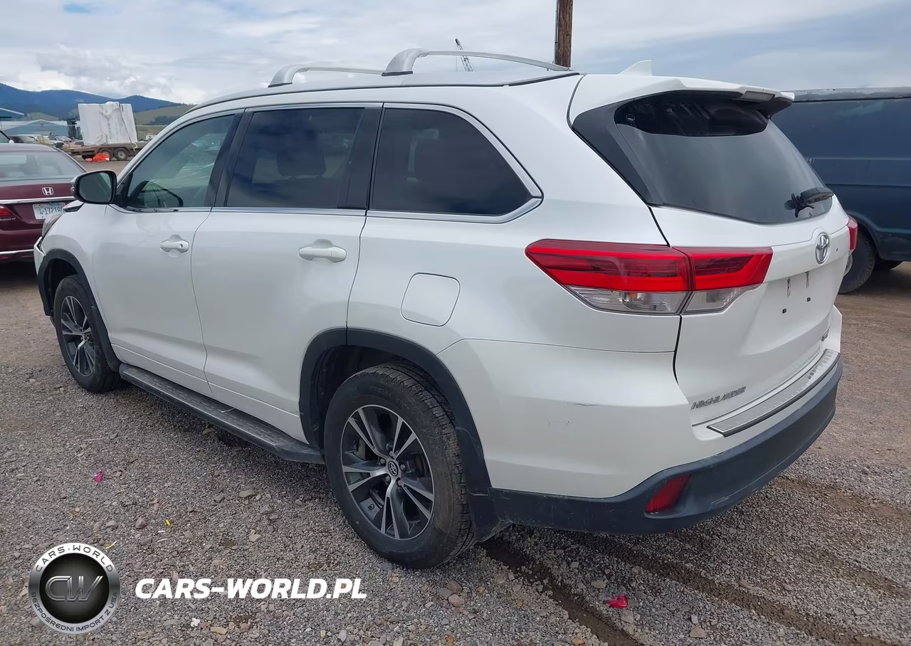 2018 Toyota Highlander Le Plus VIN:5TDBZRFH9JS804991 - 3