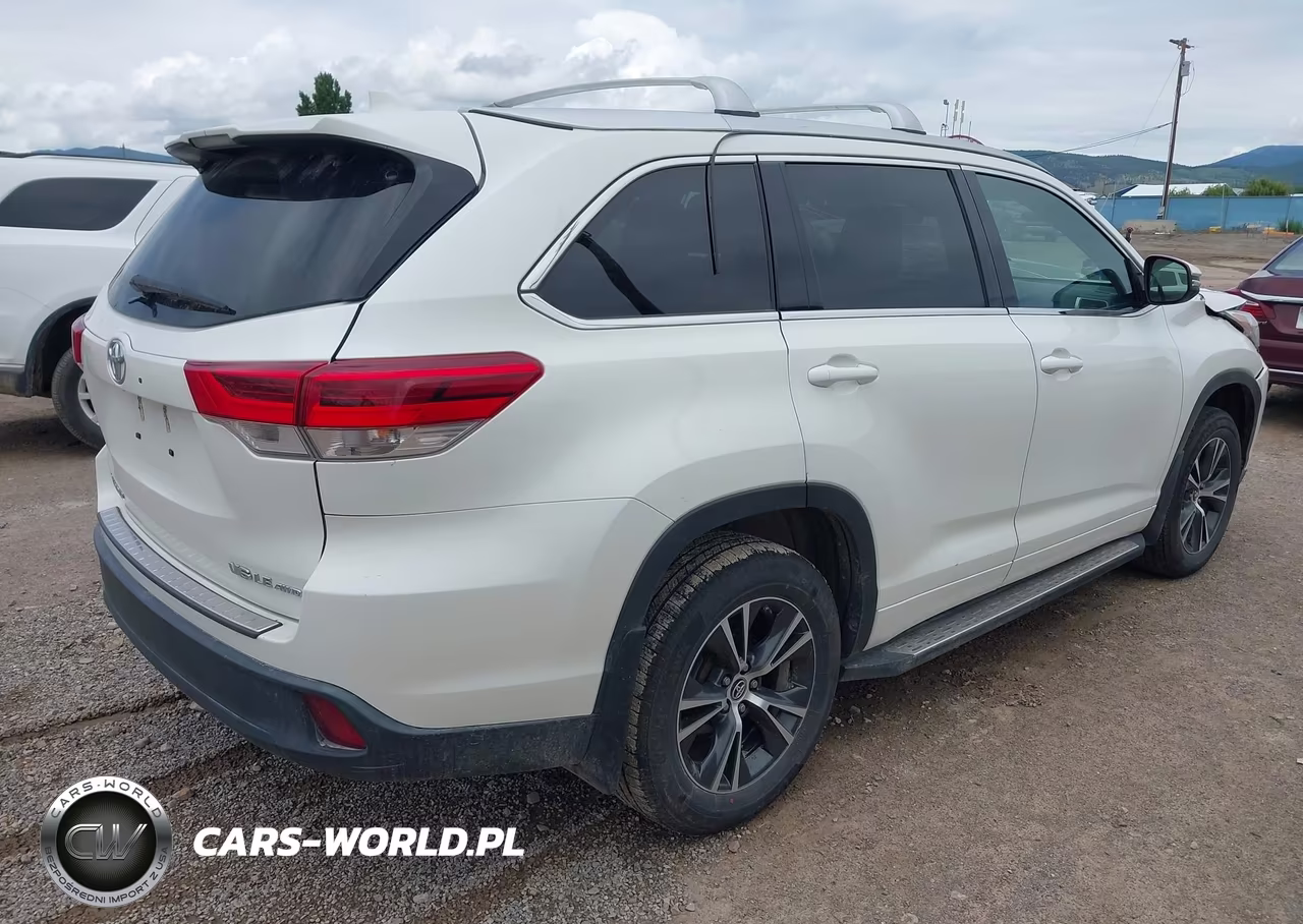 2018 Toyota Highlander Le Plus VIN:5TDBZRFH9JS804991 - 4