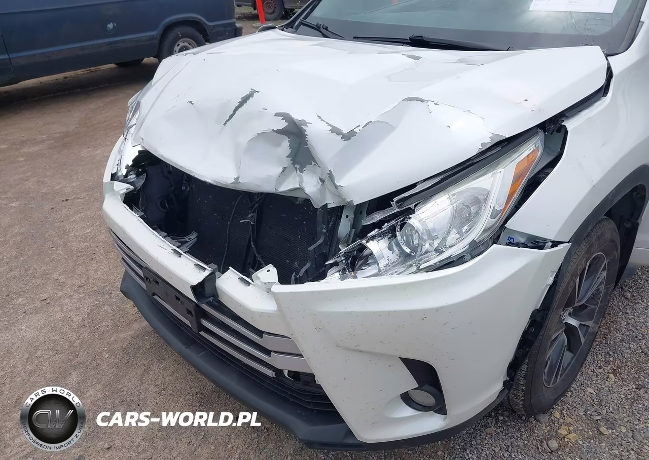 2018 Toyota Highlander Le Plus VIN:5TDBZRFH9JS804991 - 6