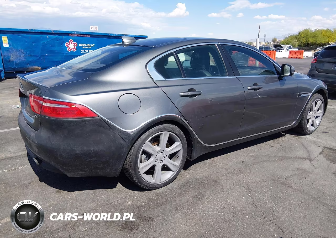 2017 Jaguar Xe 25T Prestige VIN:SAJAE4BG5HA957657 - 4
