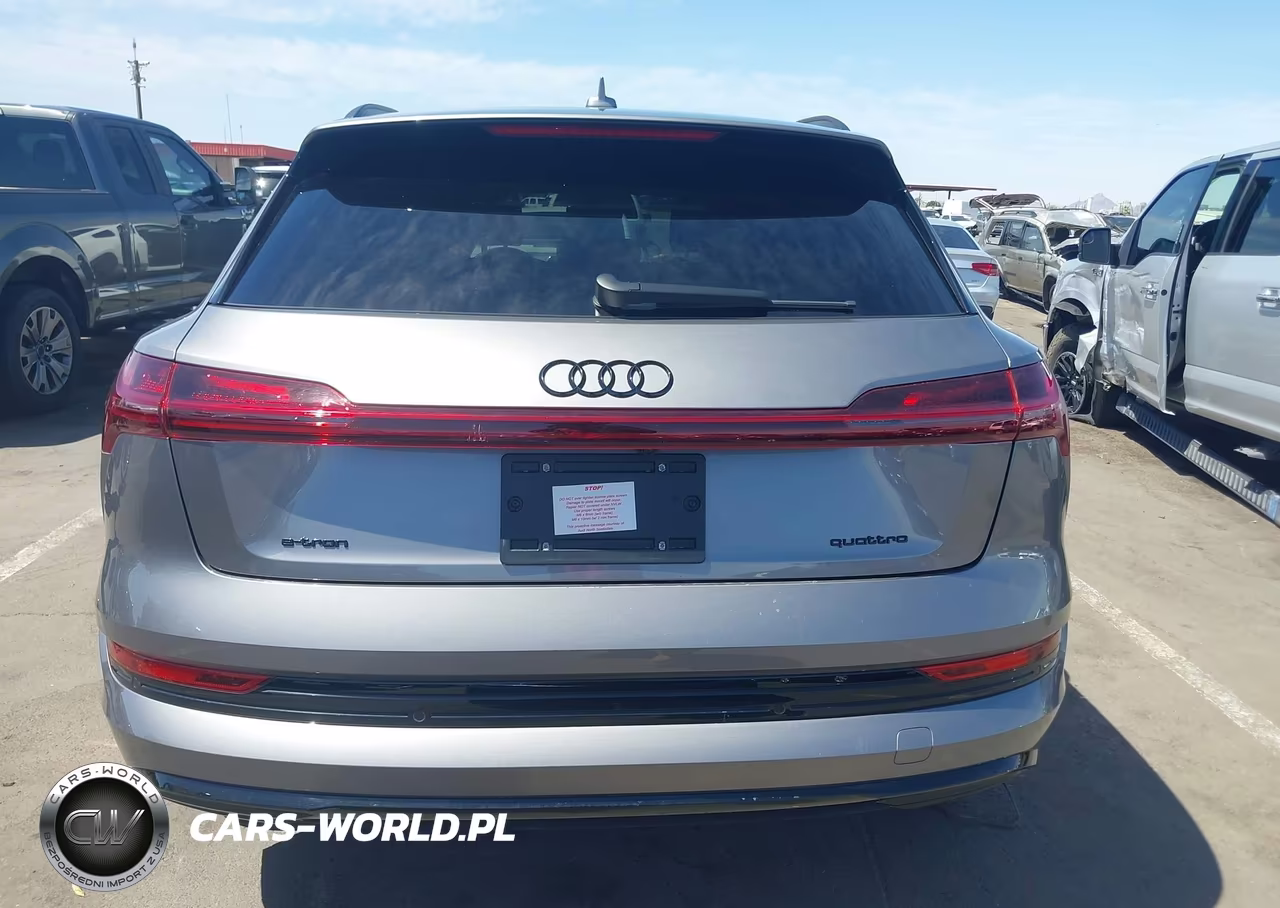 2022 Audi E-Tron Premium Plus Quattro VIN:WA1LAAGE2NB009838 - 17