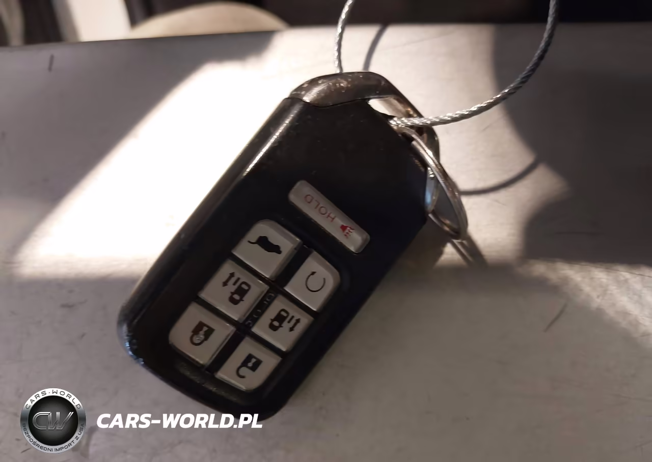 2018 Honda Odyssey Elite VIN:5FNRL6H9XJB018674 - 11
