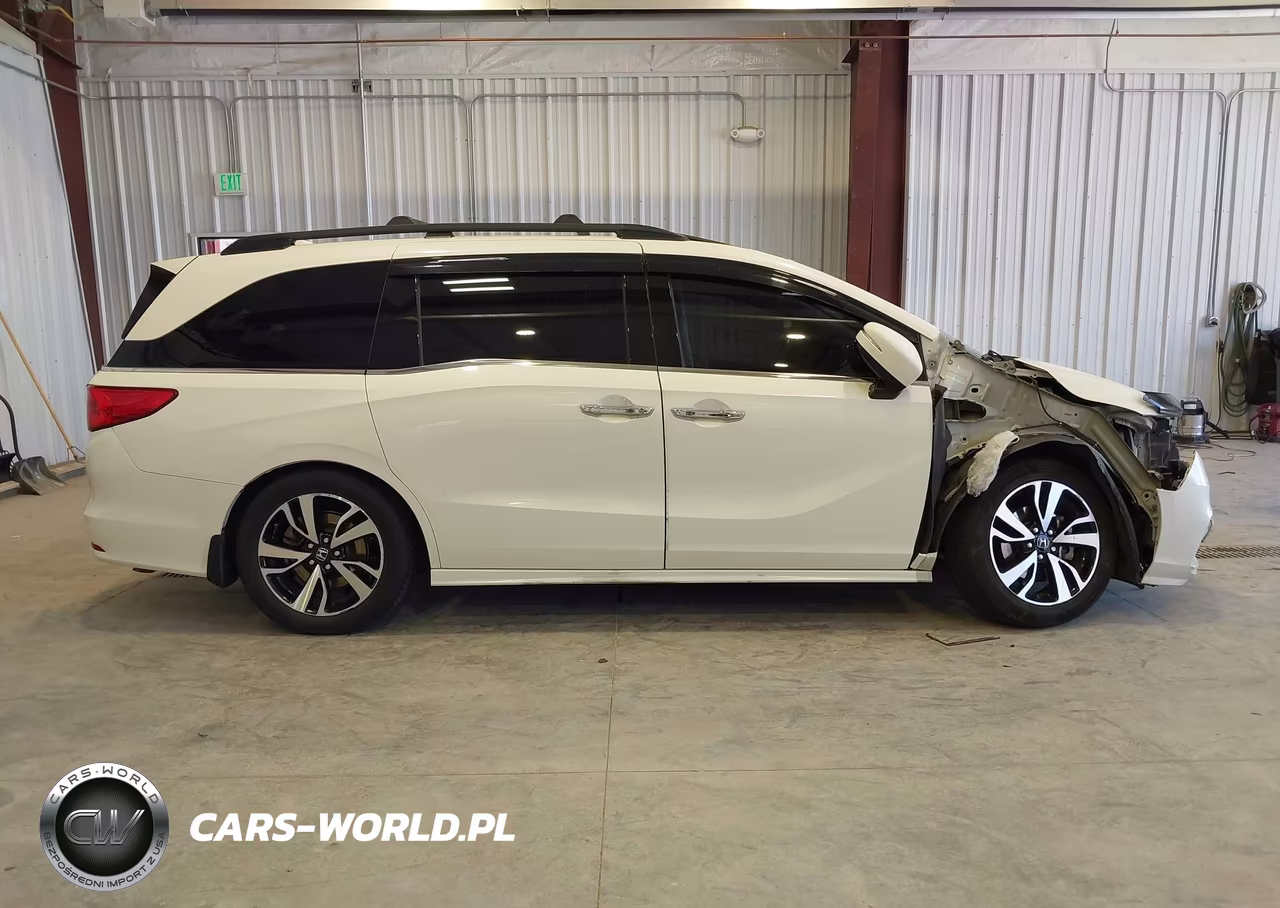 2018 Honda Odyssey Elite VIN:5FNRL6H9XJB018674 - 14