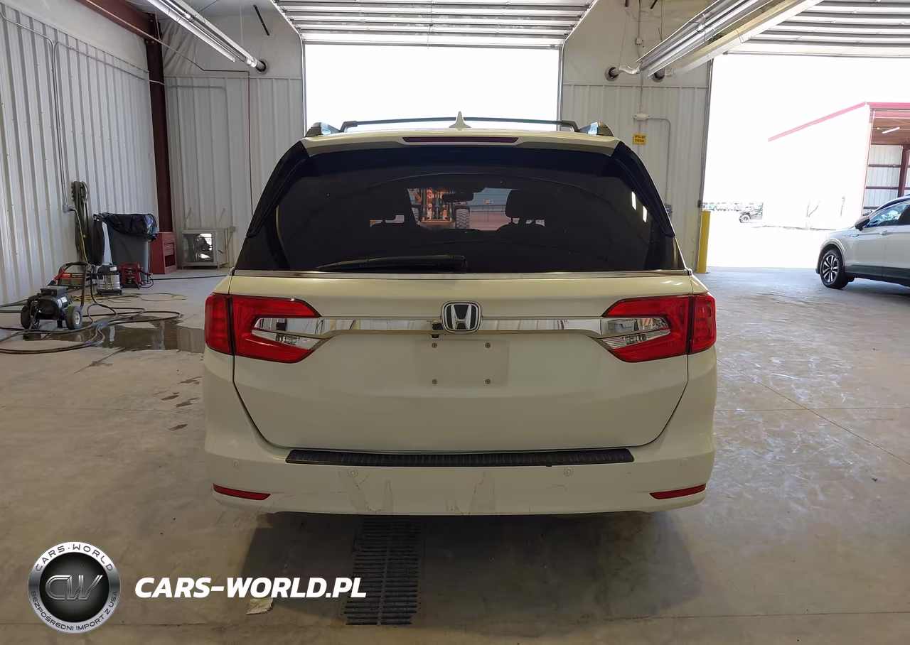 2018 Honda Odyssey Elite VIN:5FNRL6H9XJB018674 - 17