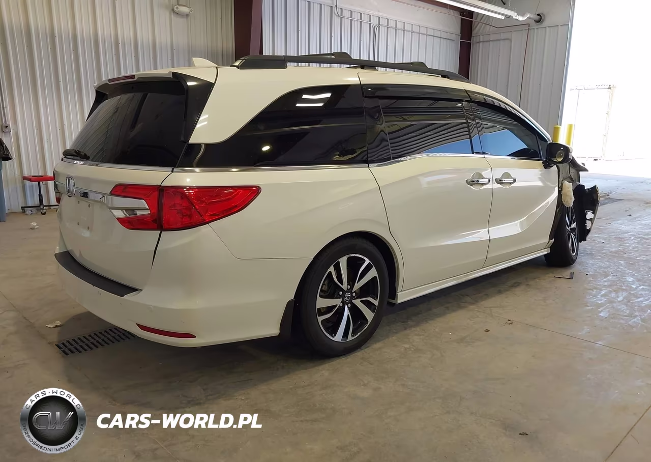2018 Honda Odyssey Elite VIN:5FNRL6H9XJB018674 - 4