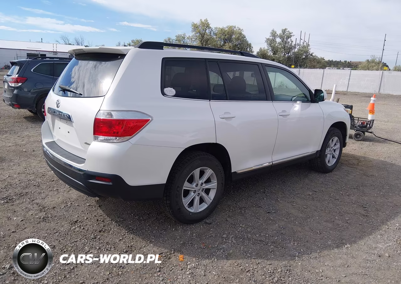 2012 Toyota Highlander Base V6 VIN:5TDBK3EH2CS165696 - 4