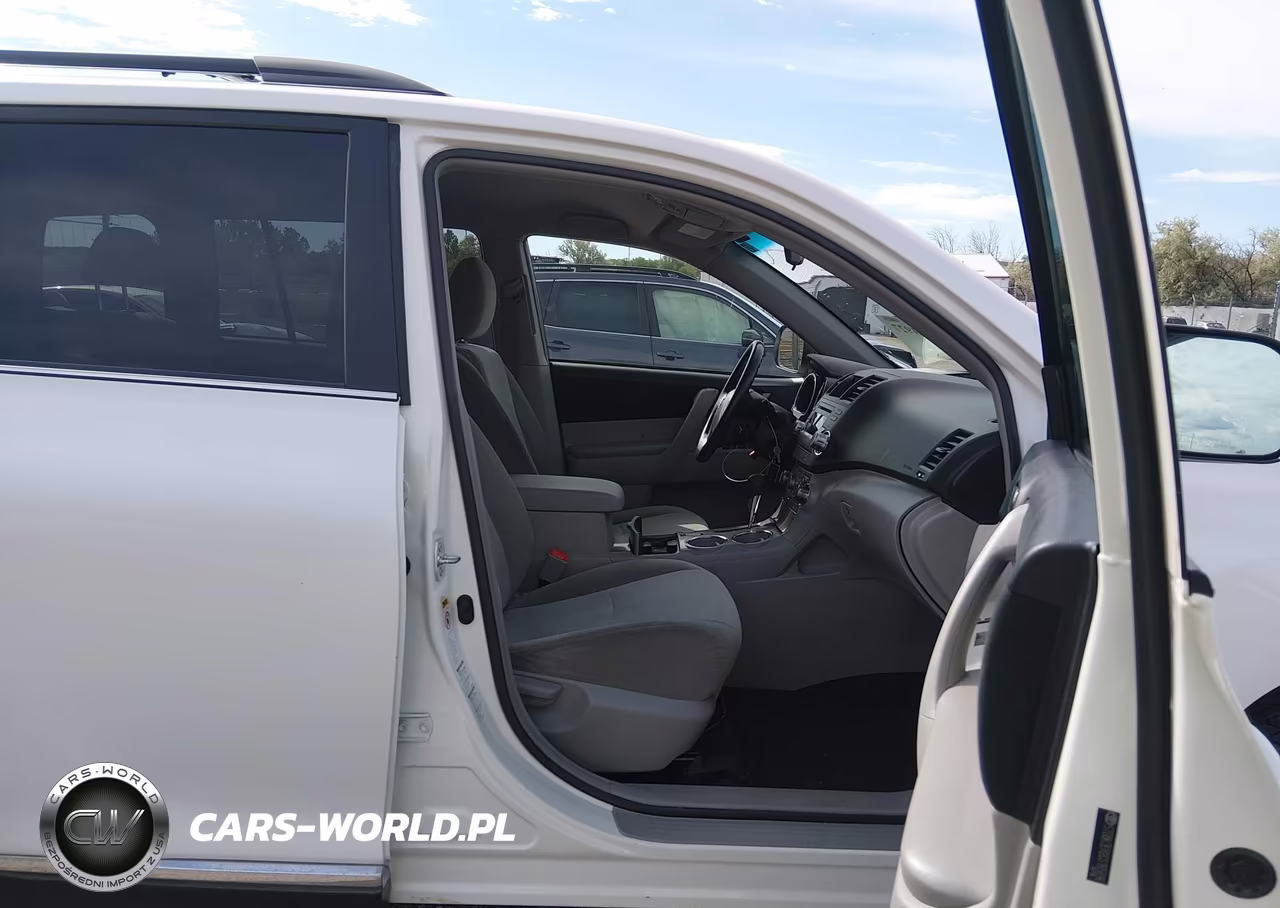 2012 Toyota Highlander Base V6 VIN:5TDBK3EH2CS165696 - 5