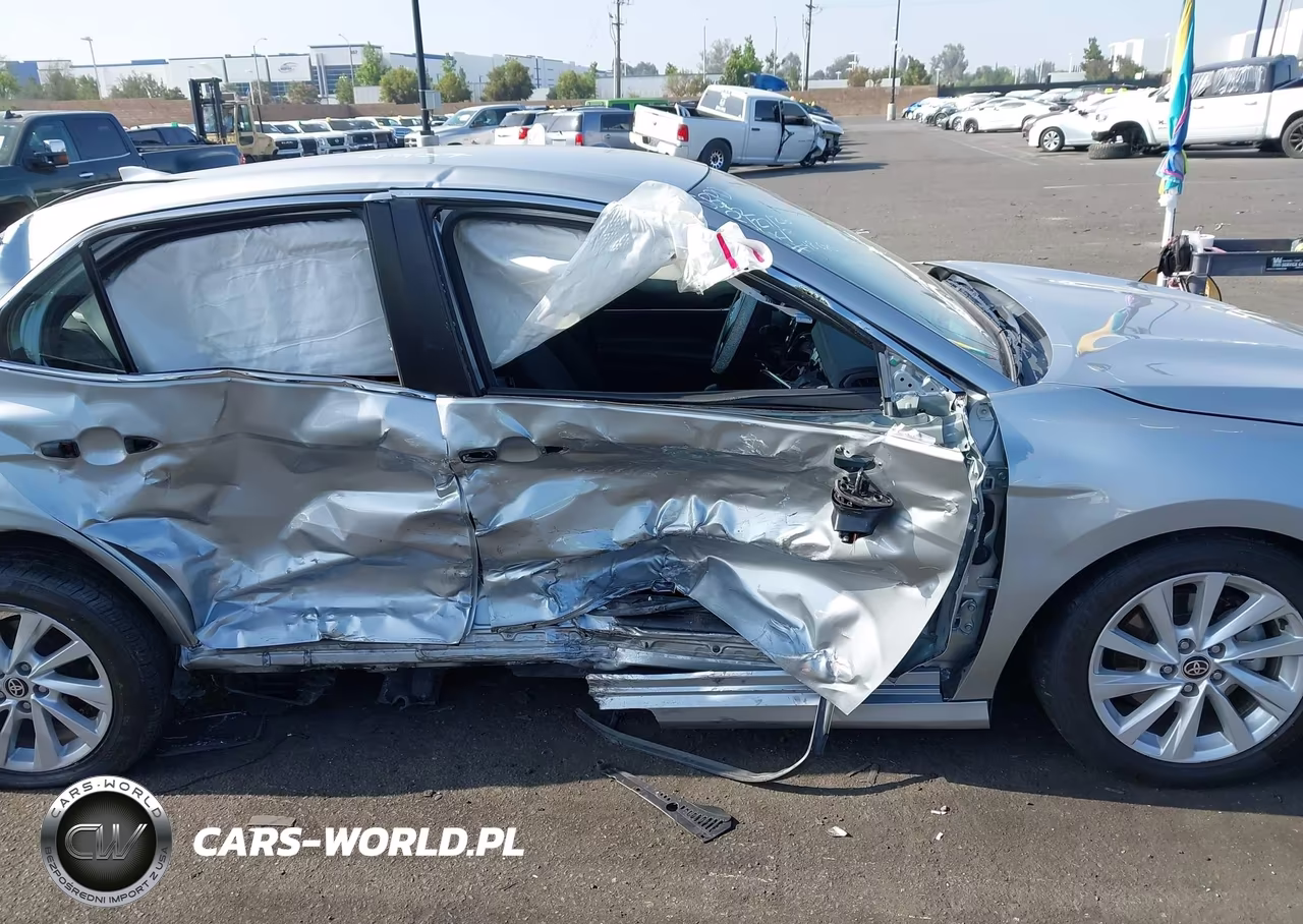2024 Toyota Camry Le VIN:4T1C11AKXRU226063 - 14
