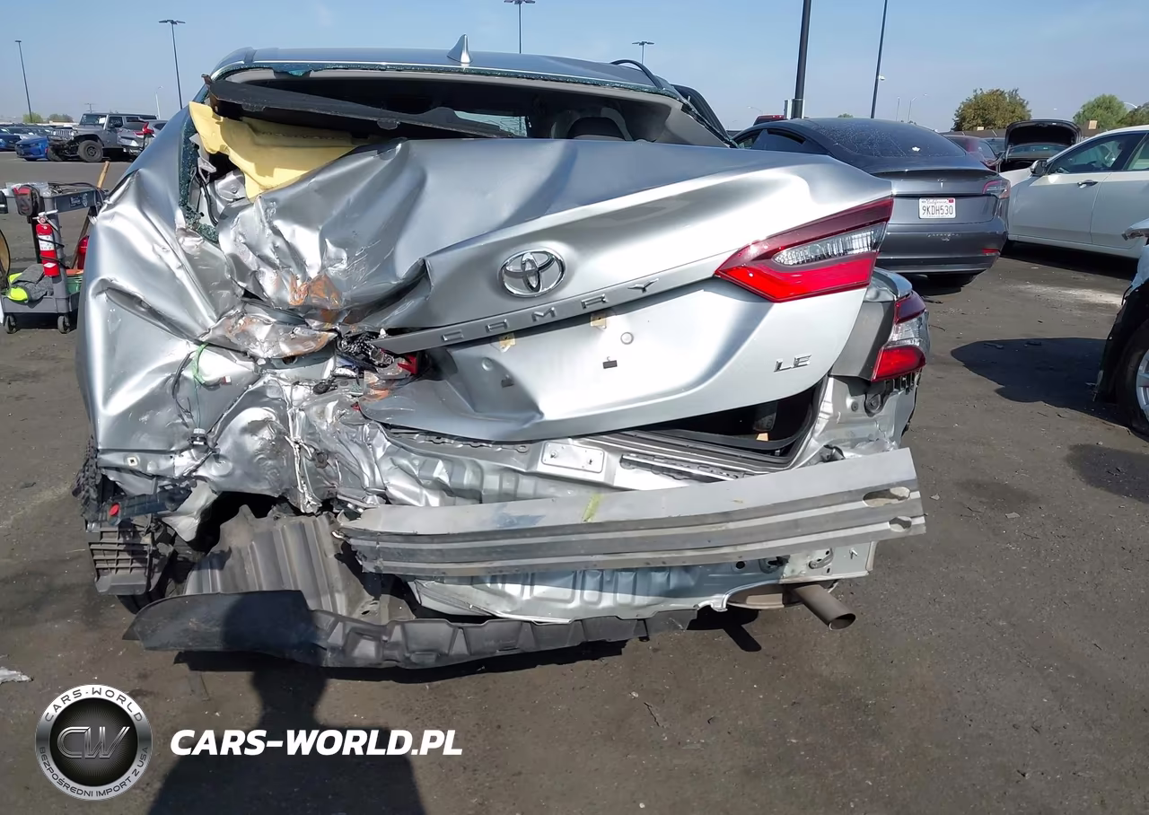 2024 Toyota Camry Le VIN:4T1C11AKXRU226063 - 17