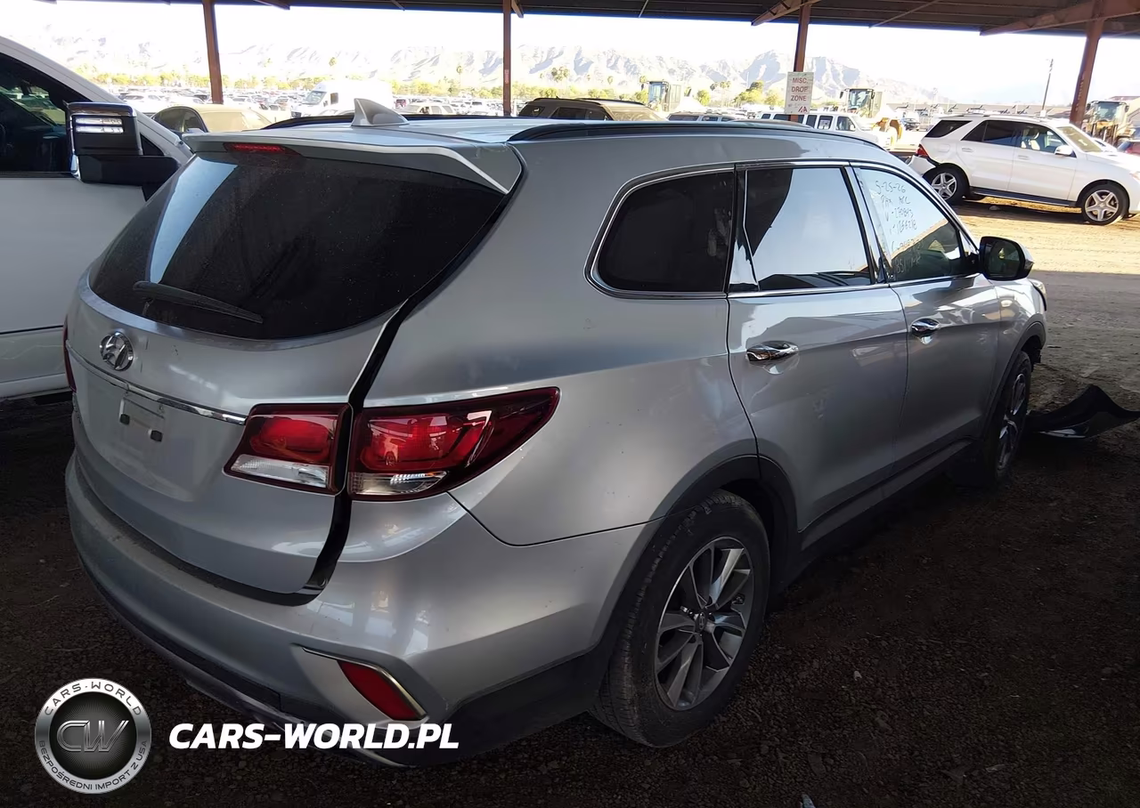 2018 Hyundai Santa Fe Se VIN:KM8SM4HF1JU270843 - 4