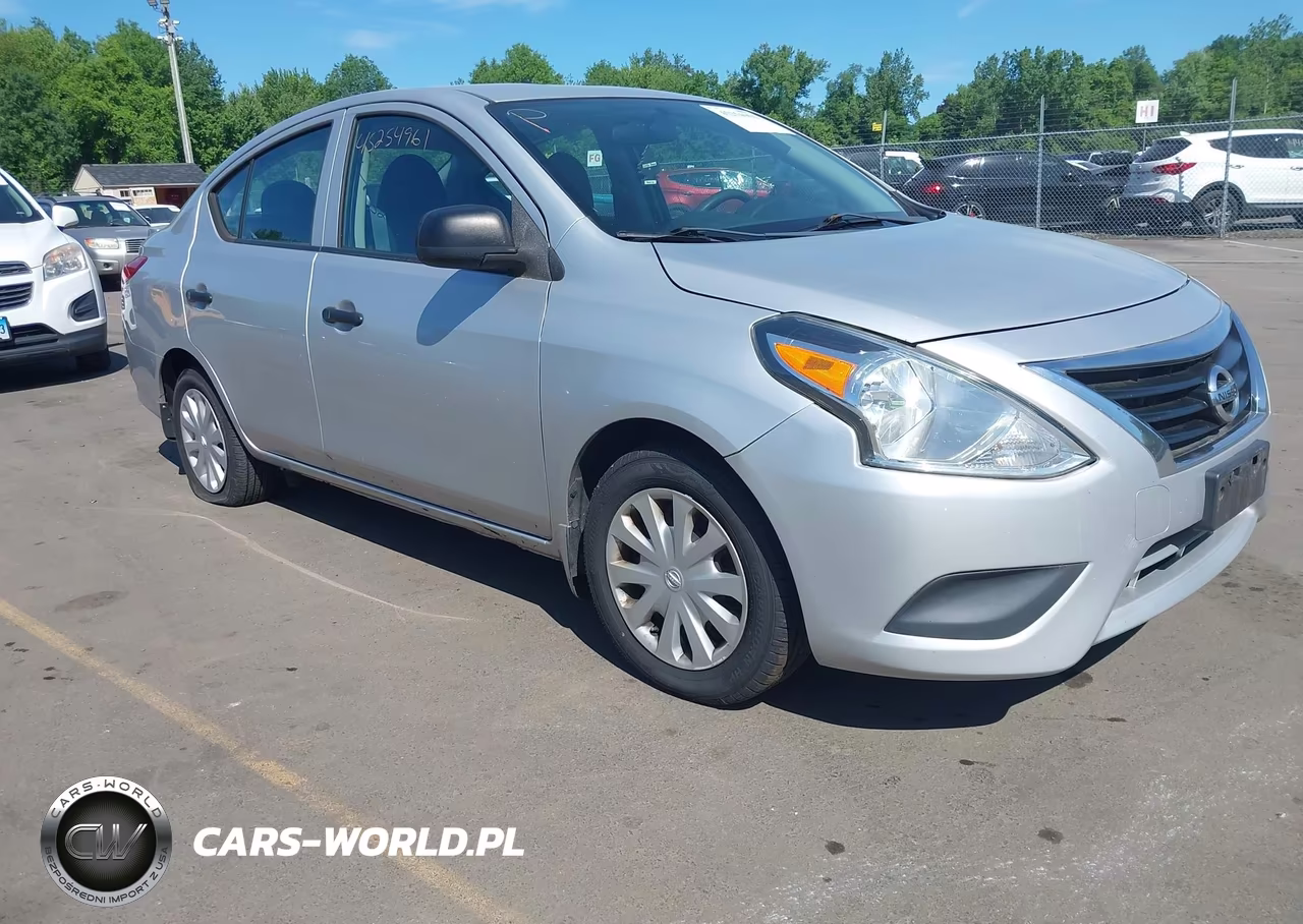 2015 Nissan Versa 1.6 S+