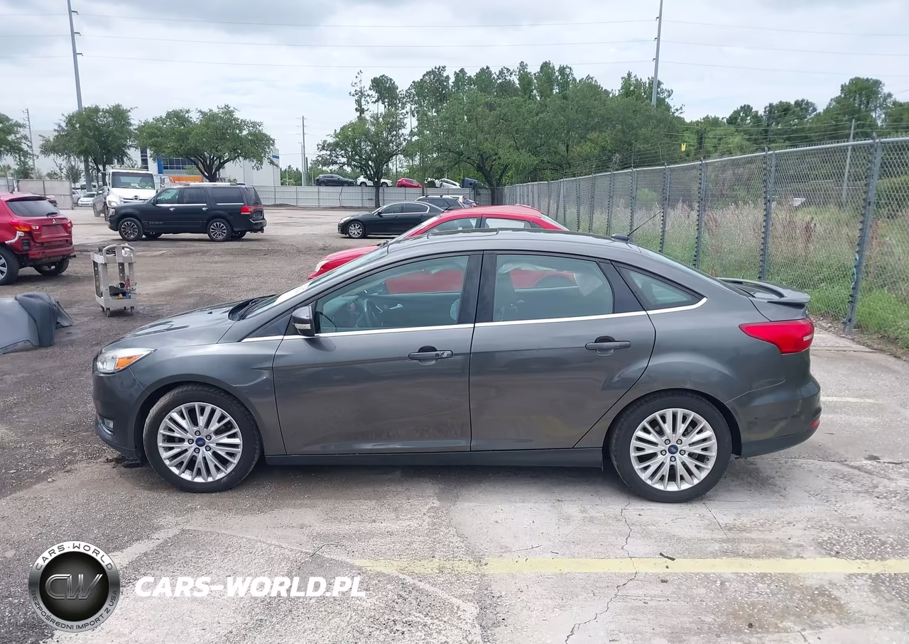 2018 Ford Focus Titanium VIN:1FADP3J27JL247181 - 13