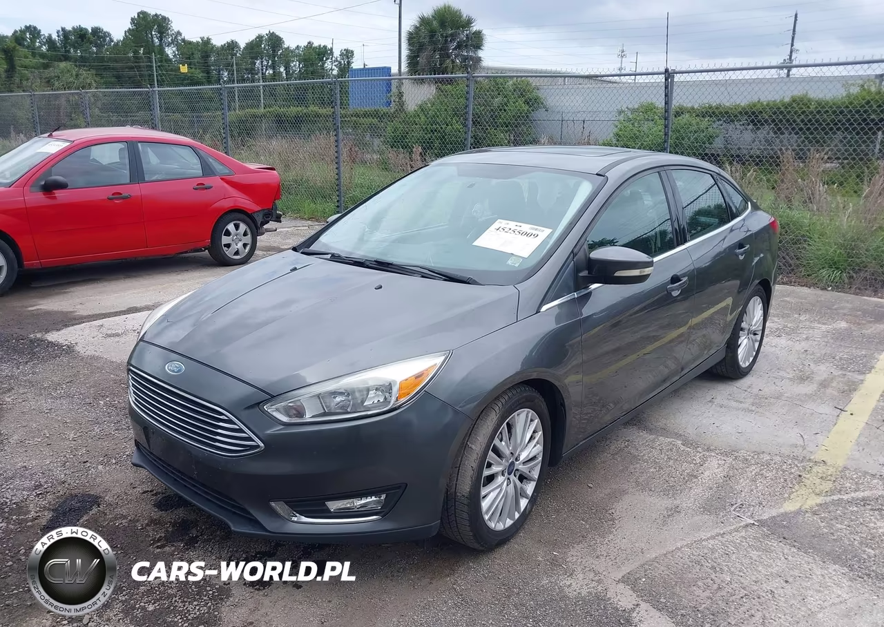 2018 Ford Focus Titanium VIN:1FADP3J27JL247181 - 2