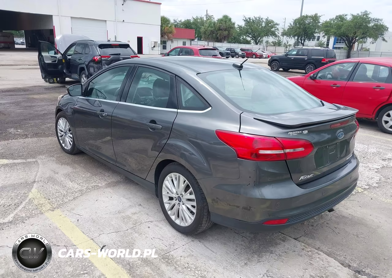 2018 Ford Focus Titanium VIN:1FADP3J27JL247181 - 3
