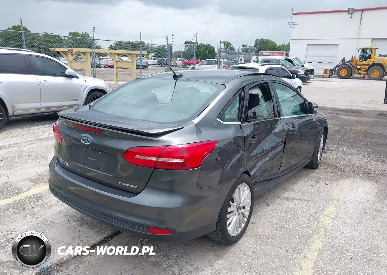 2018 Ford Focus Titanium VIN:1FADP3J27JL247181 - 4