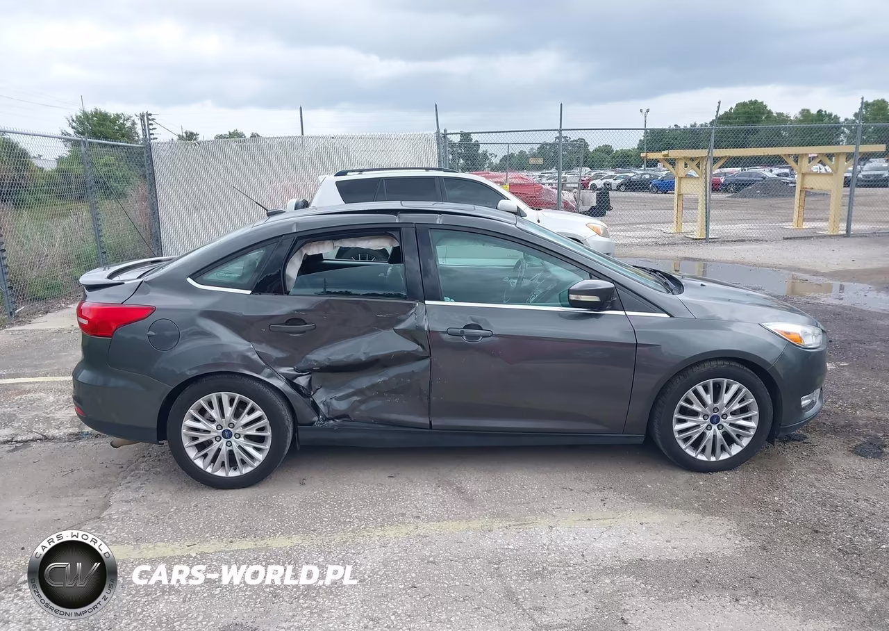 2018 Ford Focus Titanium VIN:1FADP3J27JL247181 - 6
