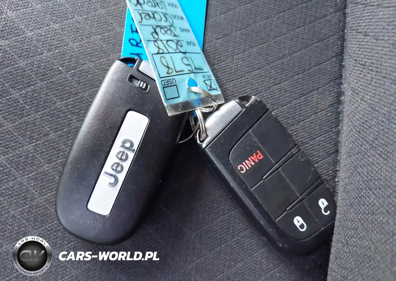 2018 Jeep Grand Cherokee Laredo 4X4 VIN:1C4RJFAG3JC278247 - 11