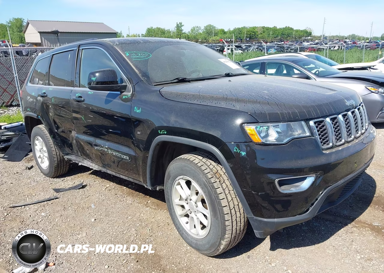 2018 Jeep Grand Cherokee Laredo 4X4 VIN:1C4RJFAG3JC278247 - 13