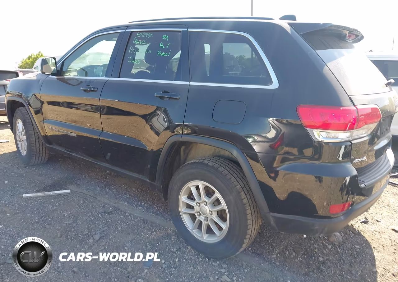 2018 Jeep Grand Cherokee Laredo 4X4 VIN:1C4RJFAG3JC278247 - 3