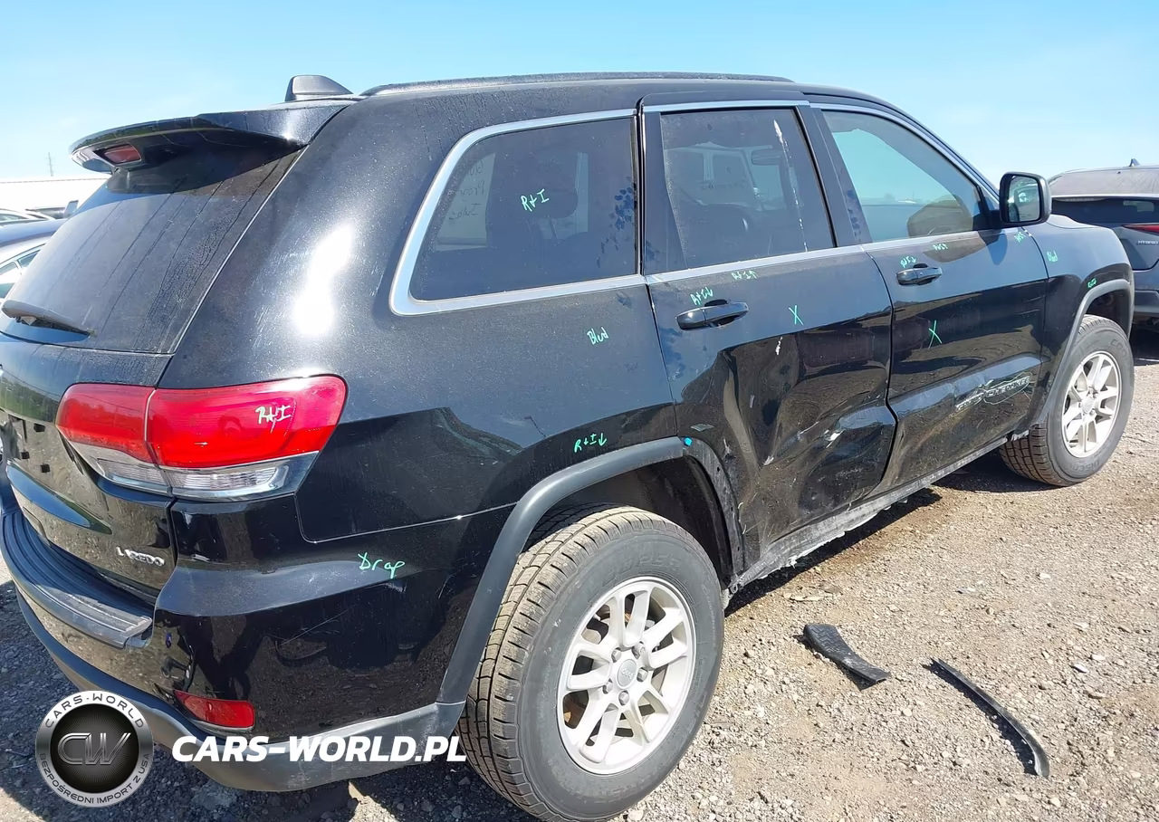 2018 Jeep Grand Cherokee Laredo 4X4 VIN:1C4RJFAG3JC278247 - 4