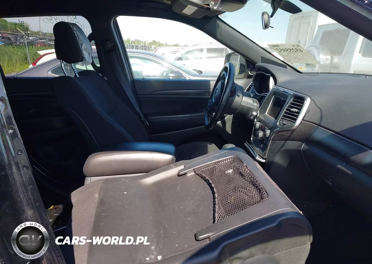 2018 Jeep Grand Cherokee Laredo 4X4 VIN:1C4RJFAG3JC278247 - 5