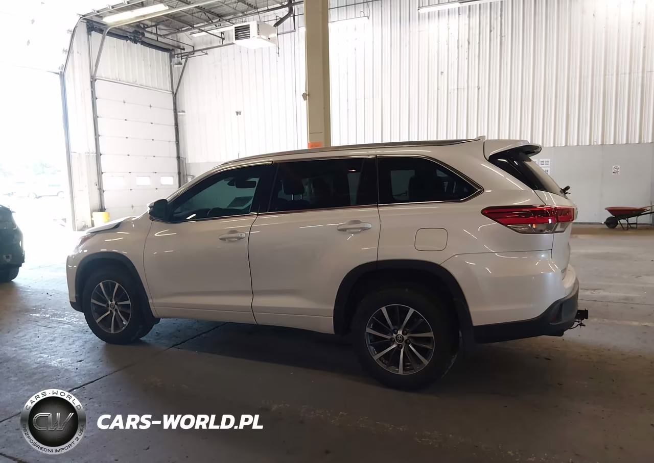 2018 Toyota Highlander Xle VIN:5TDJZRFH4JS529820 - 14
