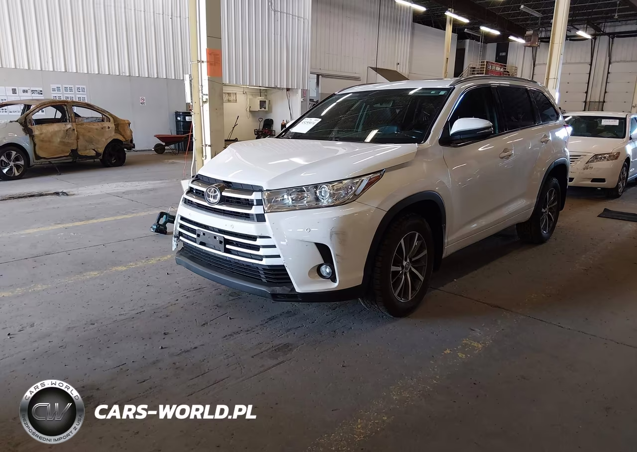 2018 Toyota Highlander Xle VIN:5TDJZRFH4JS529820 - 2