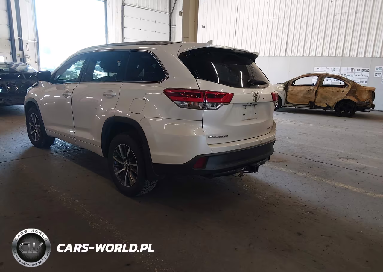 2018 Toyota Highlander Xle VIN:5TDJZRFH4JS529820 - 3