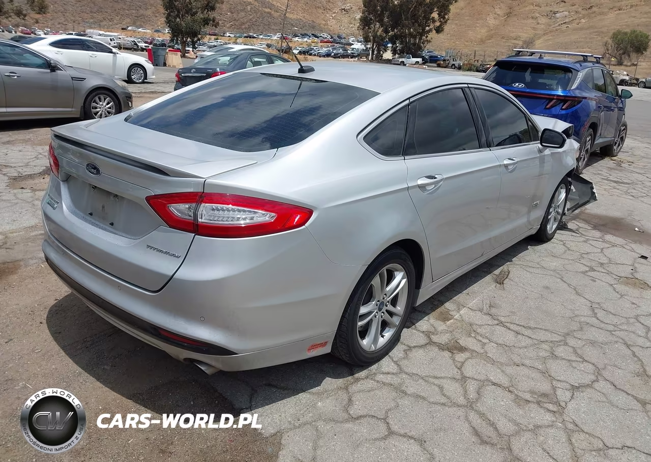 2016 Ford Fusion Energi Titanium VIN:3FA6P0SU6GR115174 - 4