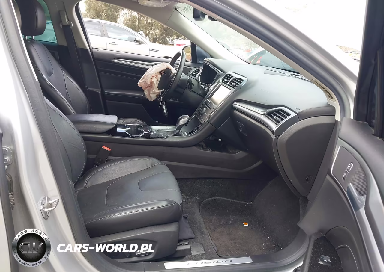 2016 Ford Fusion Energi Titanium VIN:3FA6P0SU6GR115174 - 5