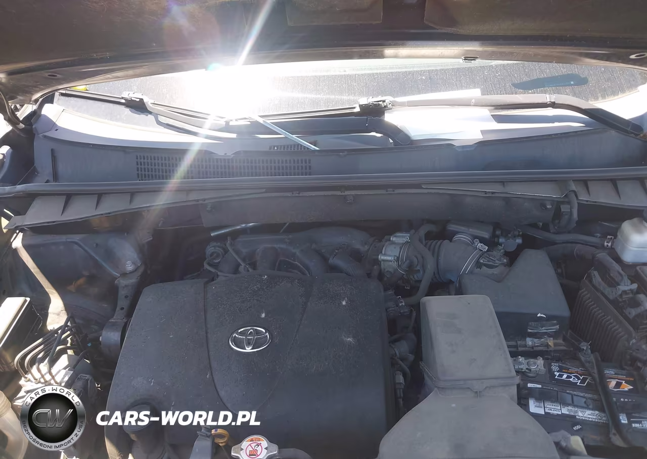2018 Toyota Highlander Le Plus VIN:5TDBZRFH5JS815891 - 10