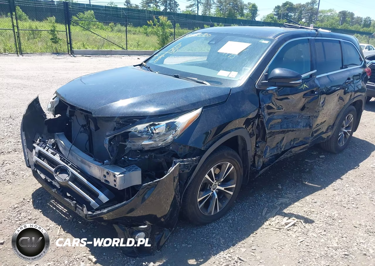 2018 Toyota Highlander Le Plus VIN:5TDBZRFH5JS815891 - 2