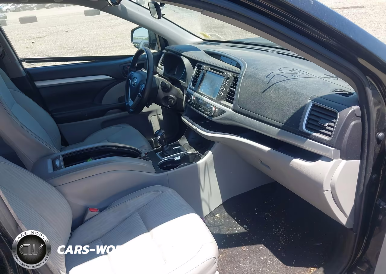2018 Toyota Highlander Le Plus VIN:5TDBZRFH5JS815891 - 5