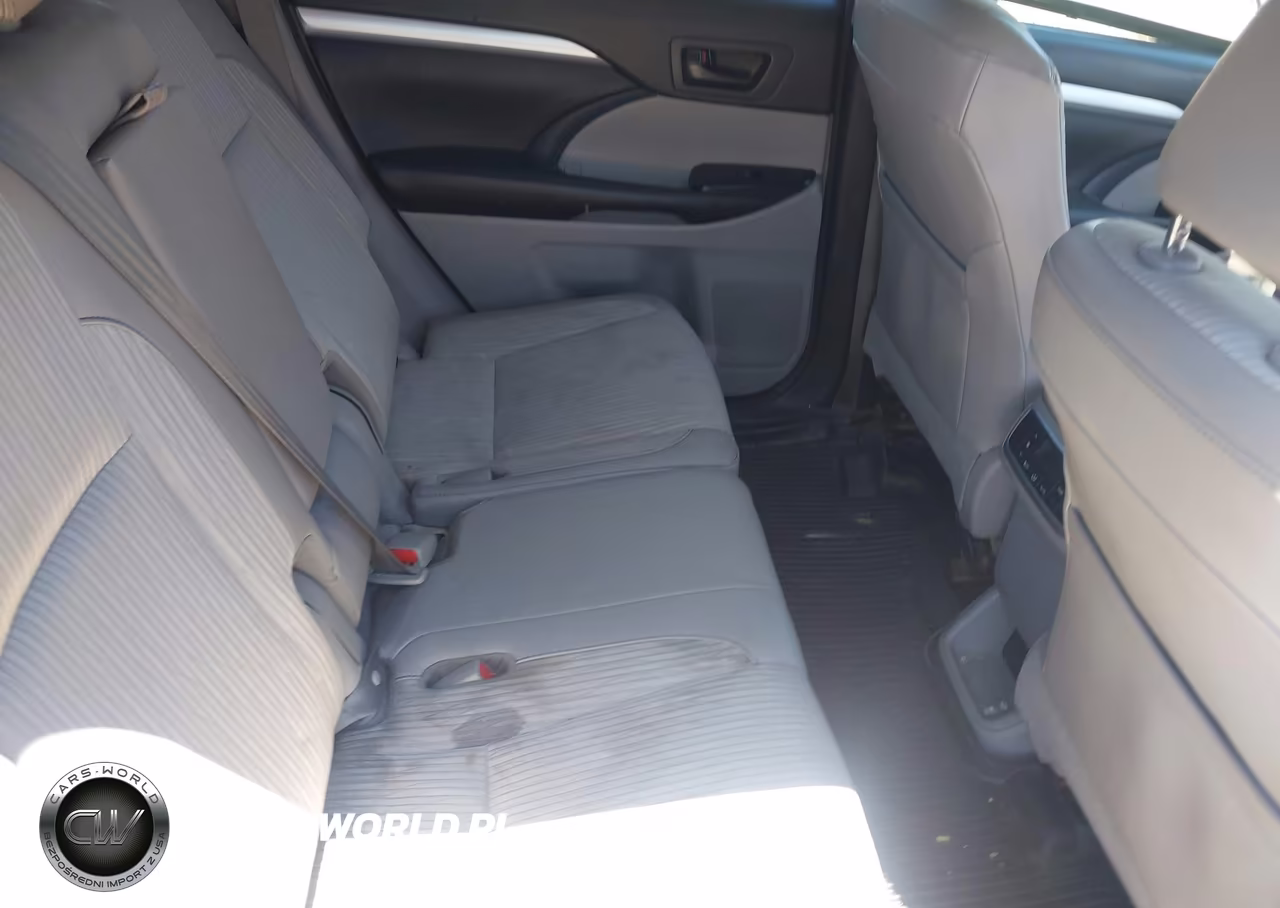 2018 Toyota Highlander Le Plus VIN:5TDBZRFH5JS815891 - 8