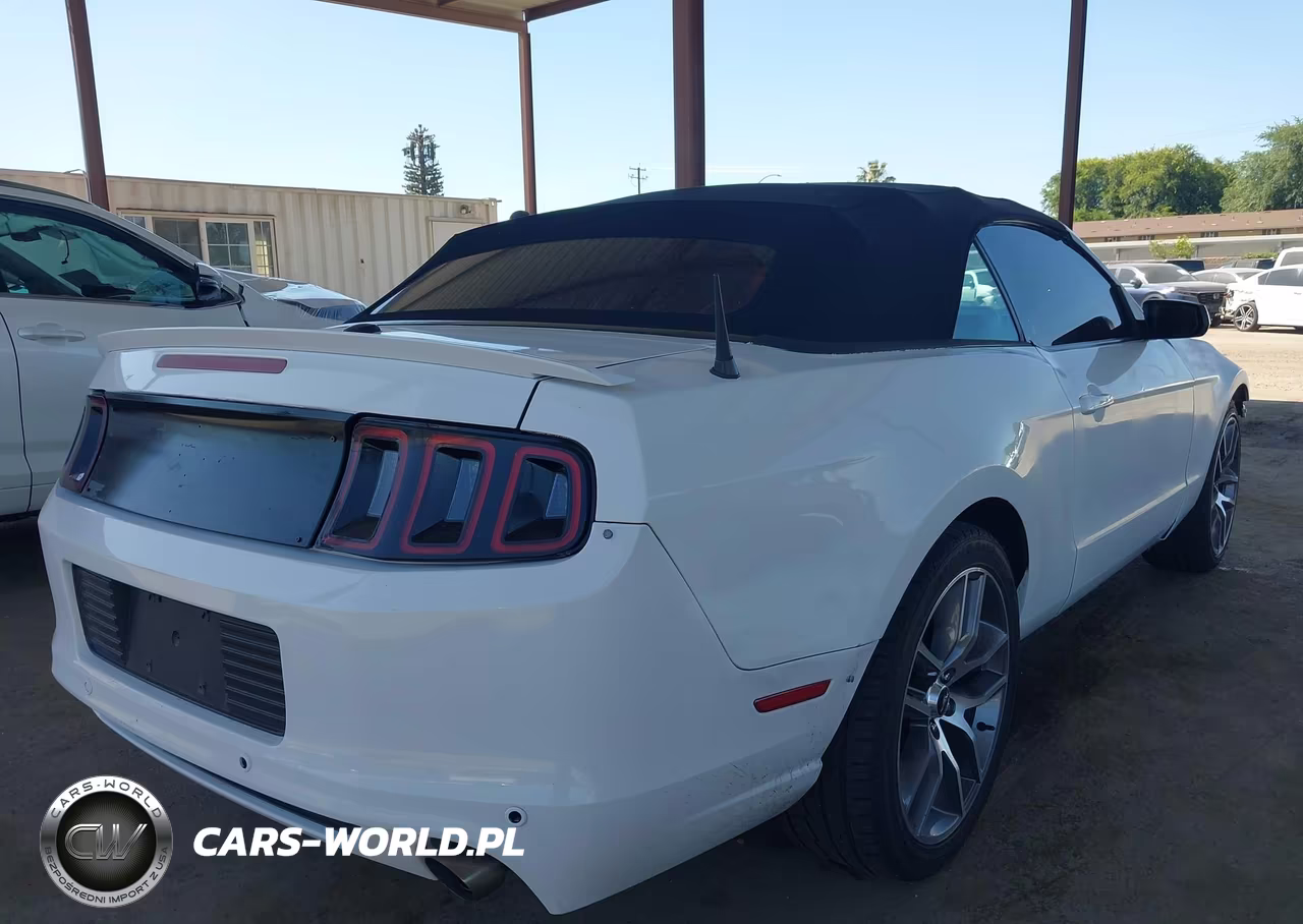 2014 Ford Mustang V6 Premium VIN:1ZVBP8EM4E5220439 - 4