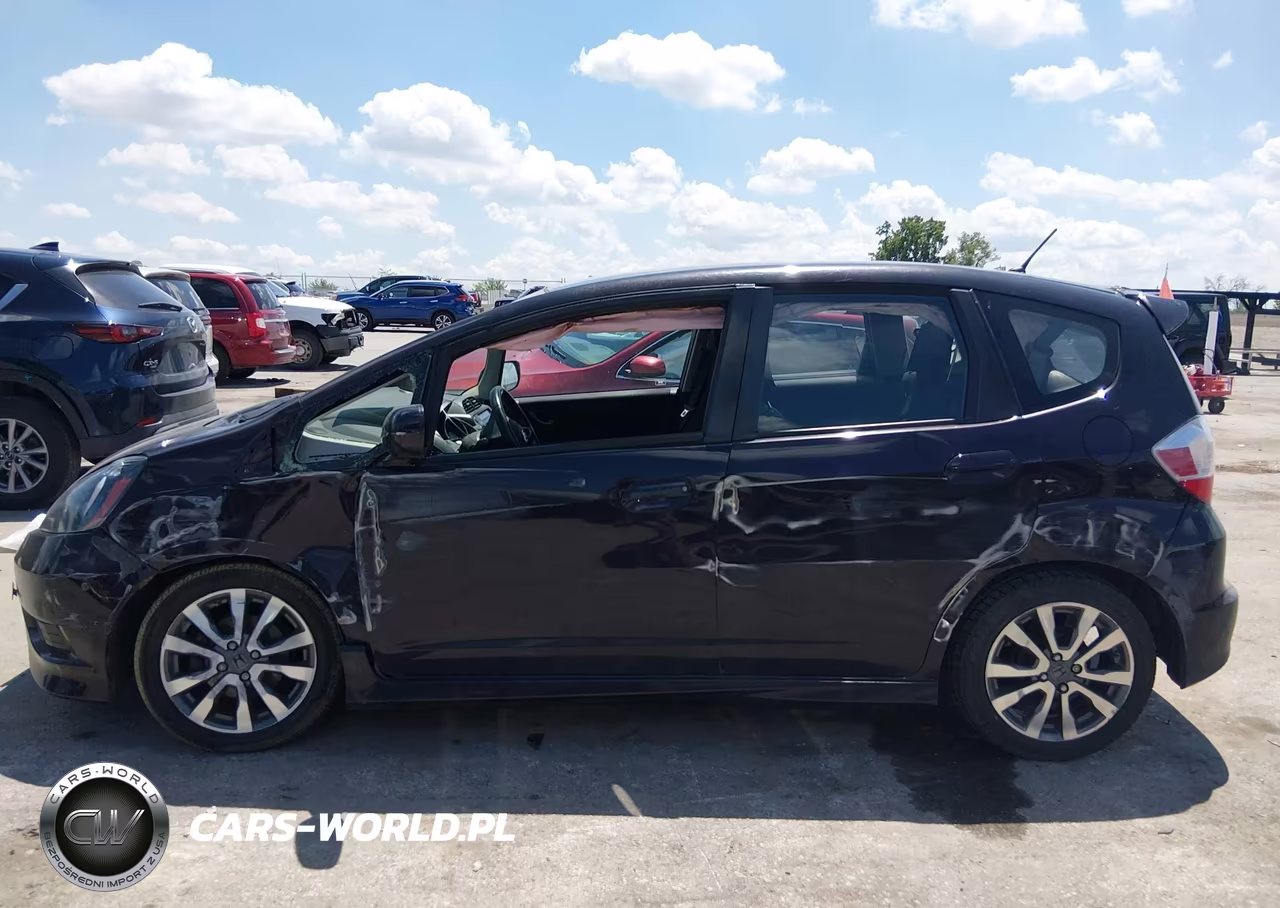 2013 Honda Fit Sport VIN:JHMGE8G52DC064284 - 14