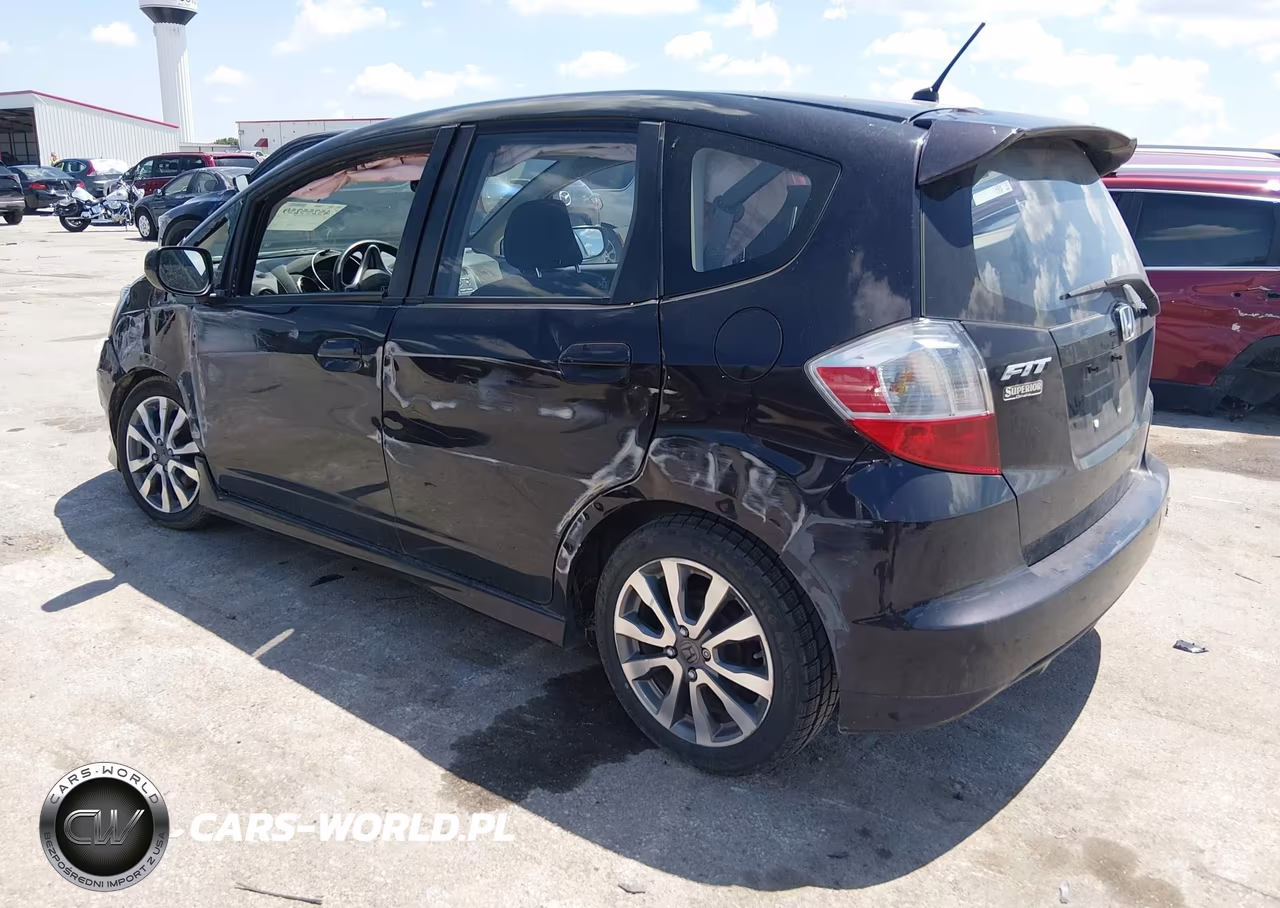 2013 Honda Fit Sport VIN:JHMGE8G52DC064284 - 3