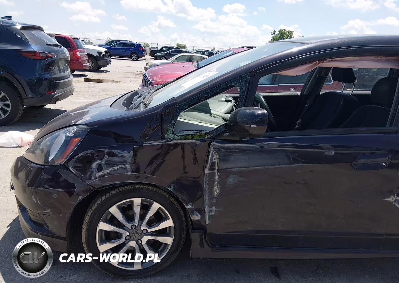 2013 Honda Fit Sport VIN:JHMGE8G52DC064284 - 6