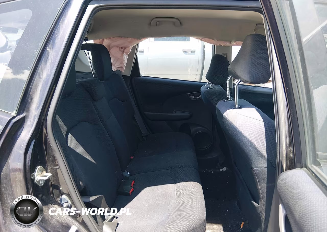 2013 Honda Fit Sport VIN:JHMGE8G52DC064284 - 8