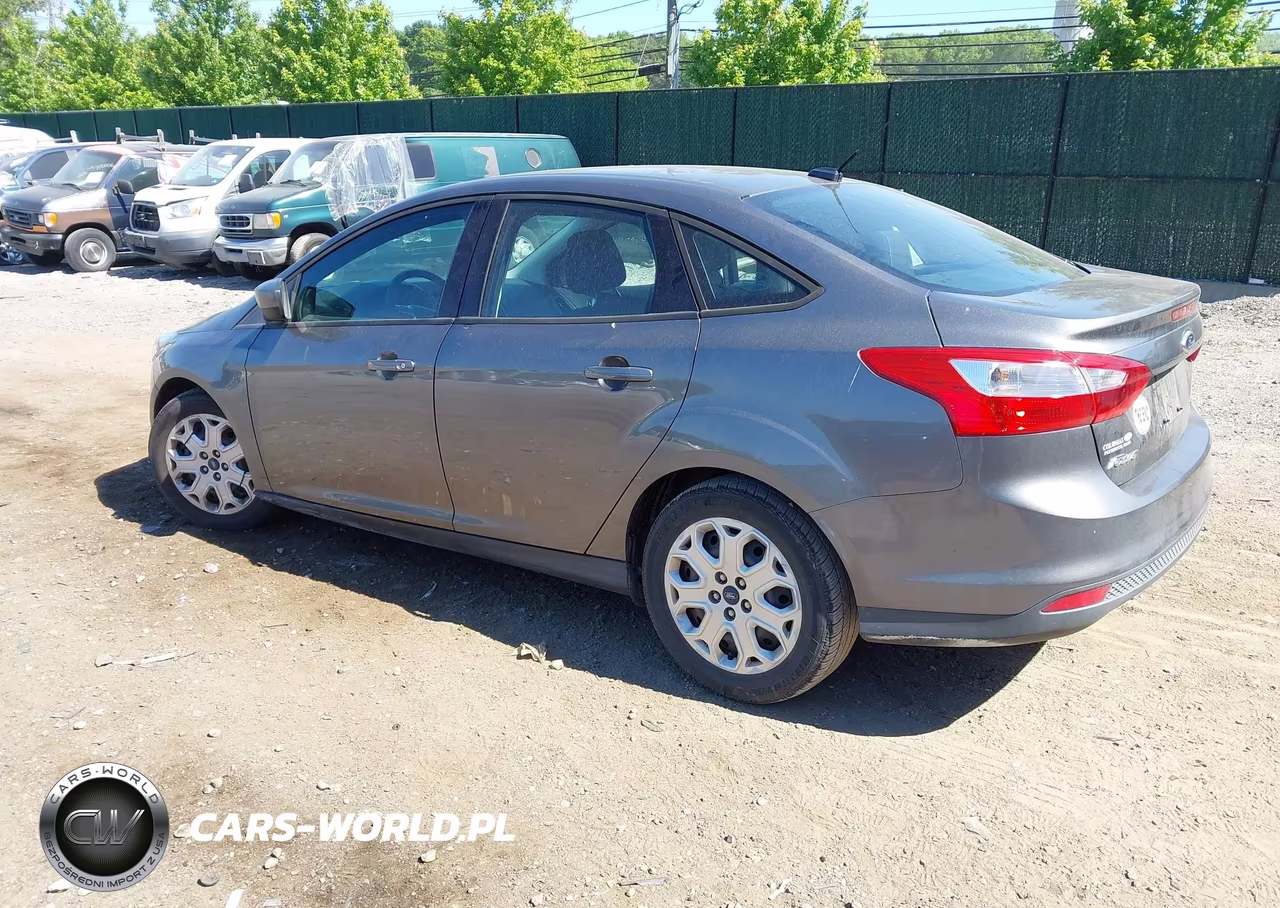 2012 Ford Focus Se VIN:1FAHP3F2XCL355548 - 3