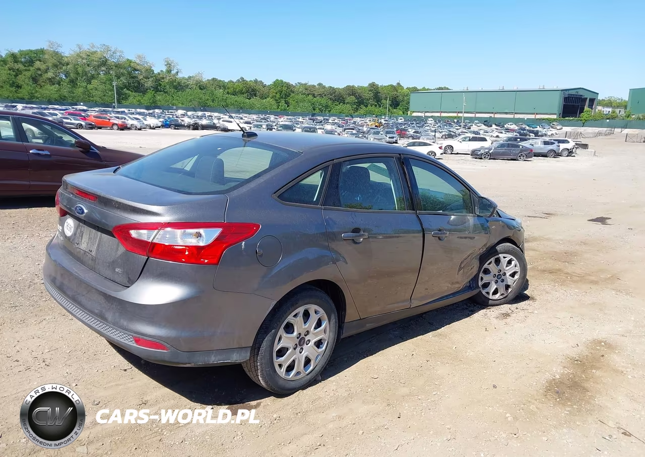 2012 Ford Focus Se VIN:1FAHP3F2XCL355548 - 4