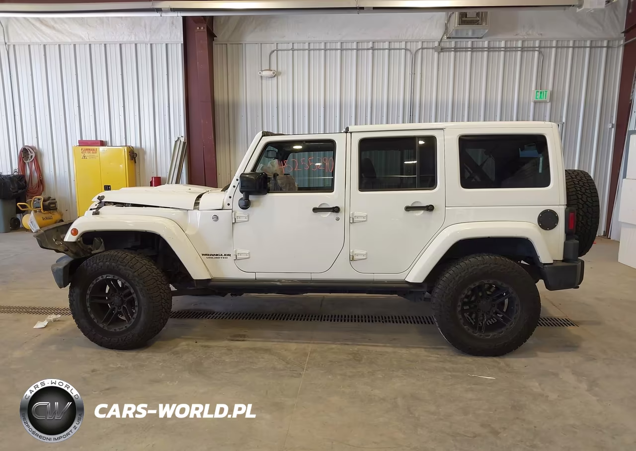 2015 Jeep Wrangler Unlimited Altitude VIN:1C4BJWEG1FL717089 - 15
