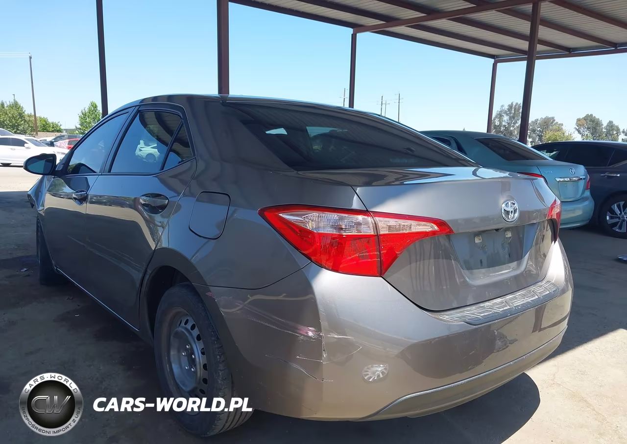 2017 Toyota Corolla Le VIN:5YFBURHE1HP715906 - 3