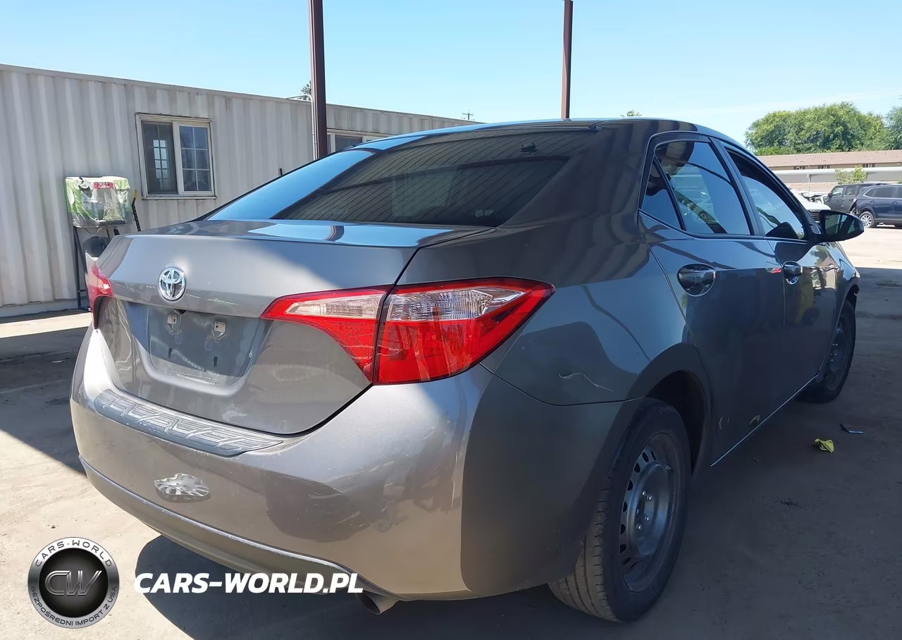 2017 Toyota Corolla Le VIN:5YFBURHE1HP715906 - 4