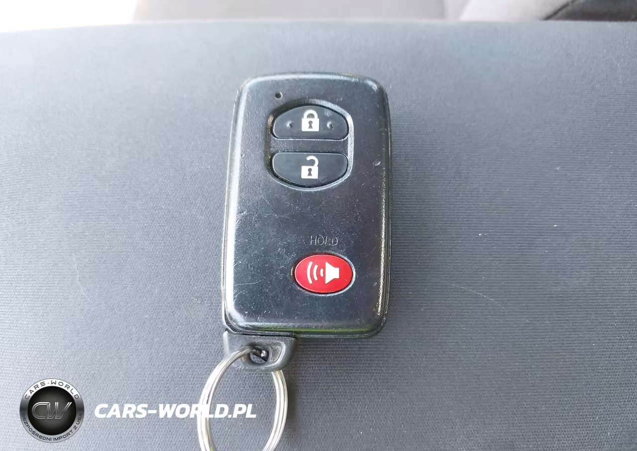 2013 Toyota Prius Two VIN:JTDKN3DU6D1681533 - 11