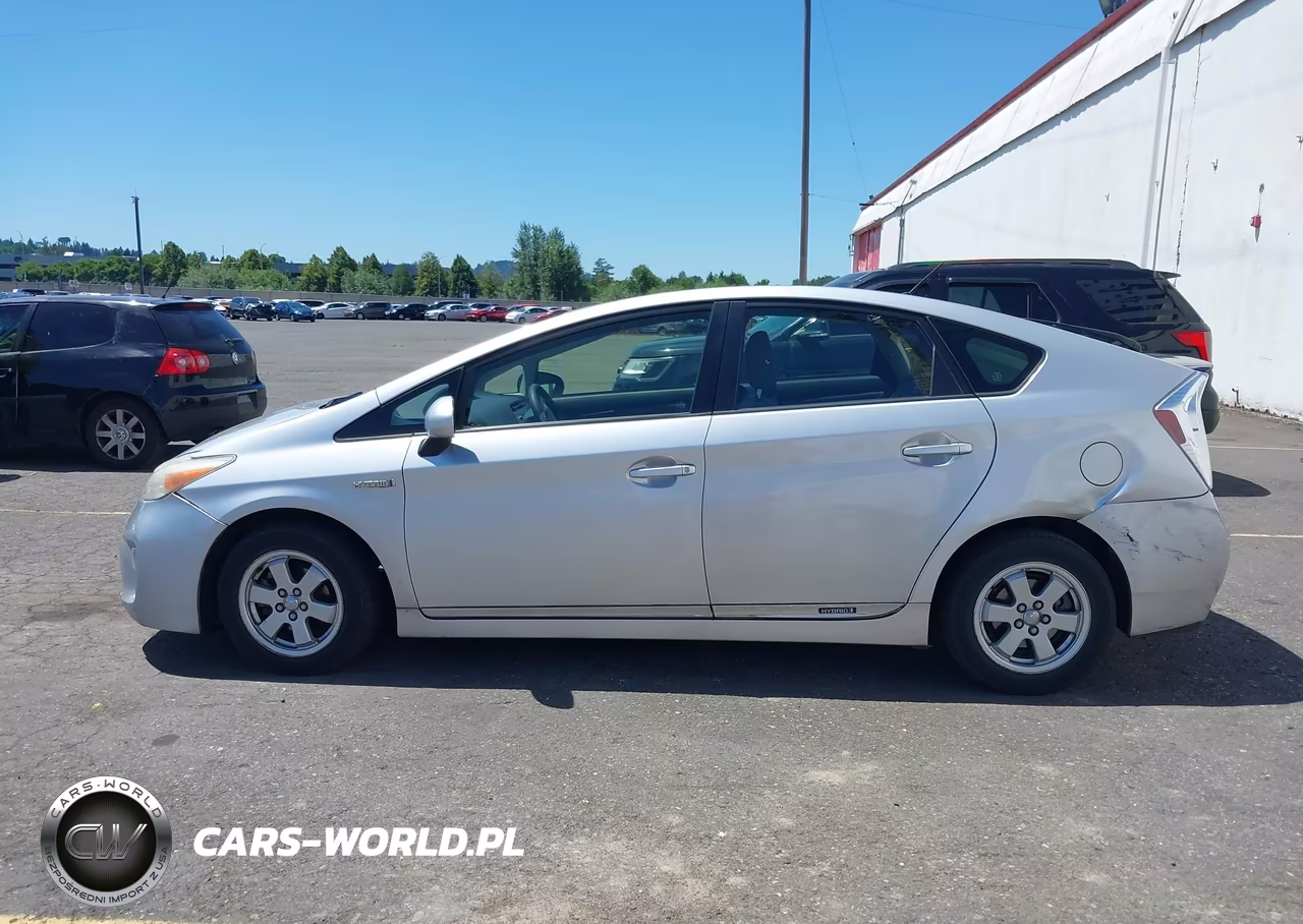 2013 Toyota Prius Two VIN:JTDKN3DU6D1681533 - 14