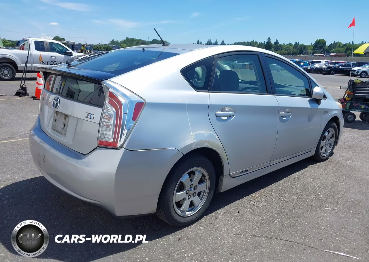 2013 Toyota Prius Two VIN:JTDKN3DU6D1681533 - 4