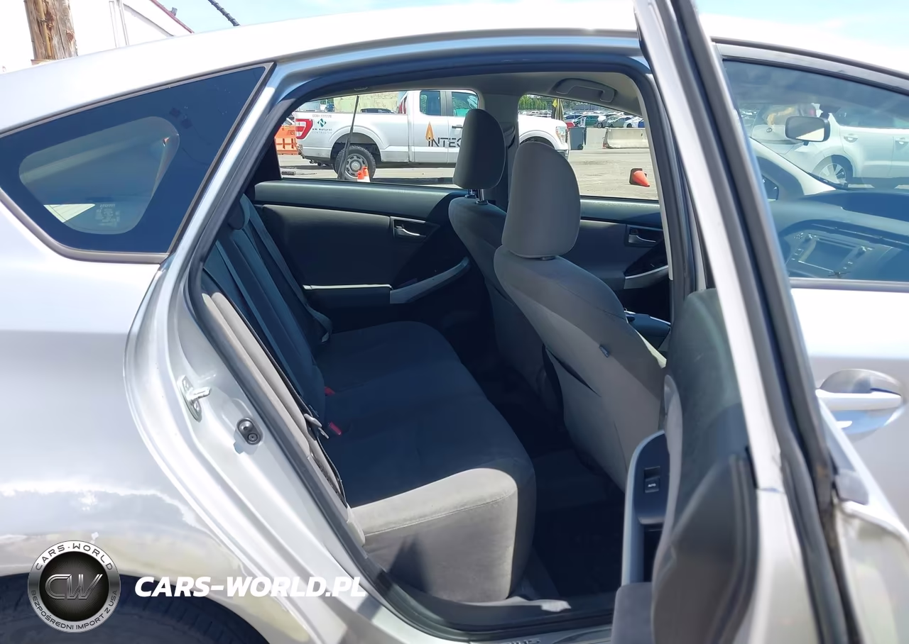 2013 Toyota Prius Two VIN:JTDKN3DU6D1681533 - 8