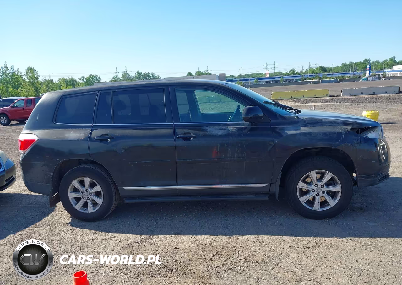 2011 Toyota Highlander Base V6 VIN:5TDBK3EH7BS070064 - 13