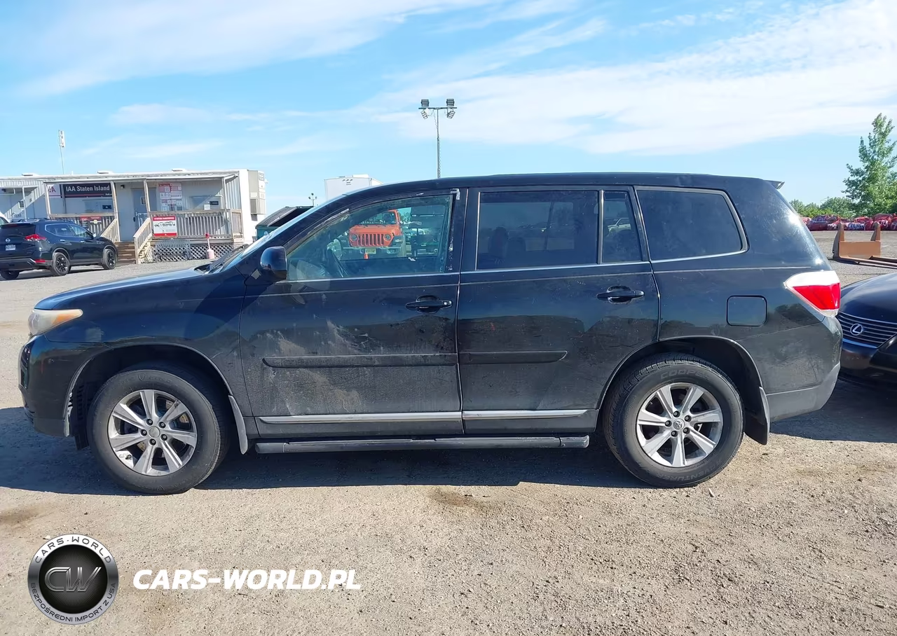 2011 Toyota Highlander Base V6 VIN:5TDBK3EH7BS070064 - 14